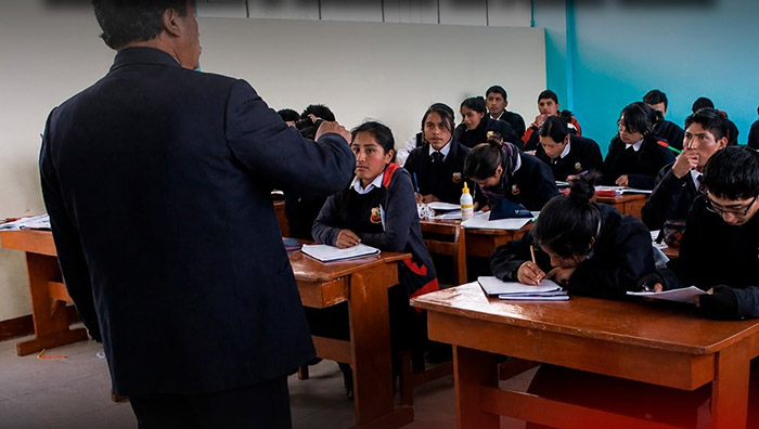 Moquegua: docente es sancionado por jalar del cabello a escolar en plena clase